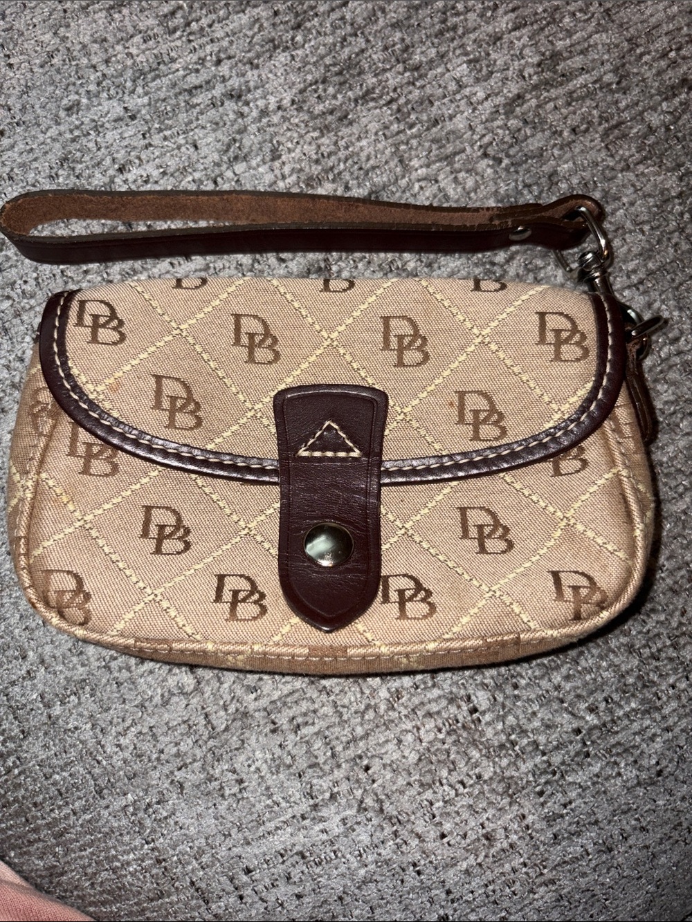 Dooney & Bourke wristlet